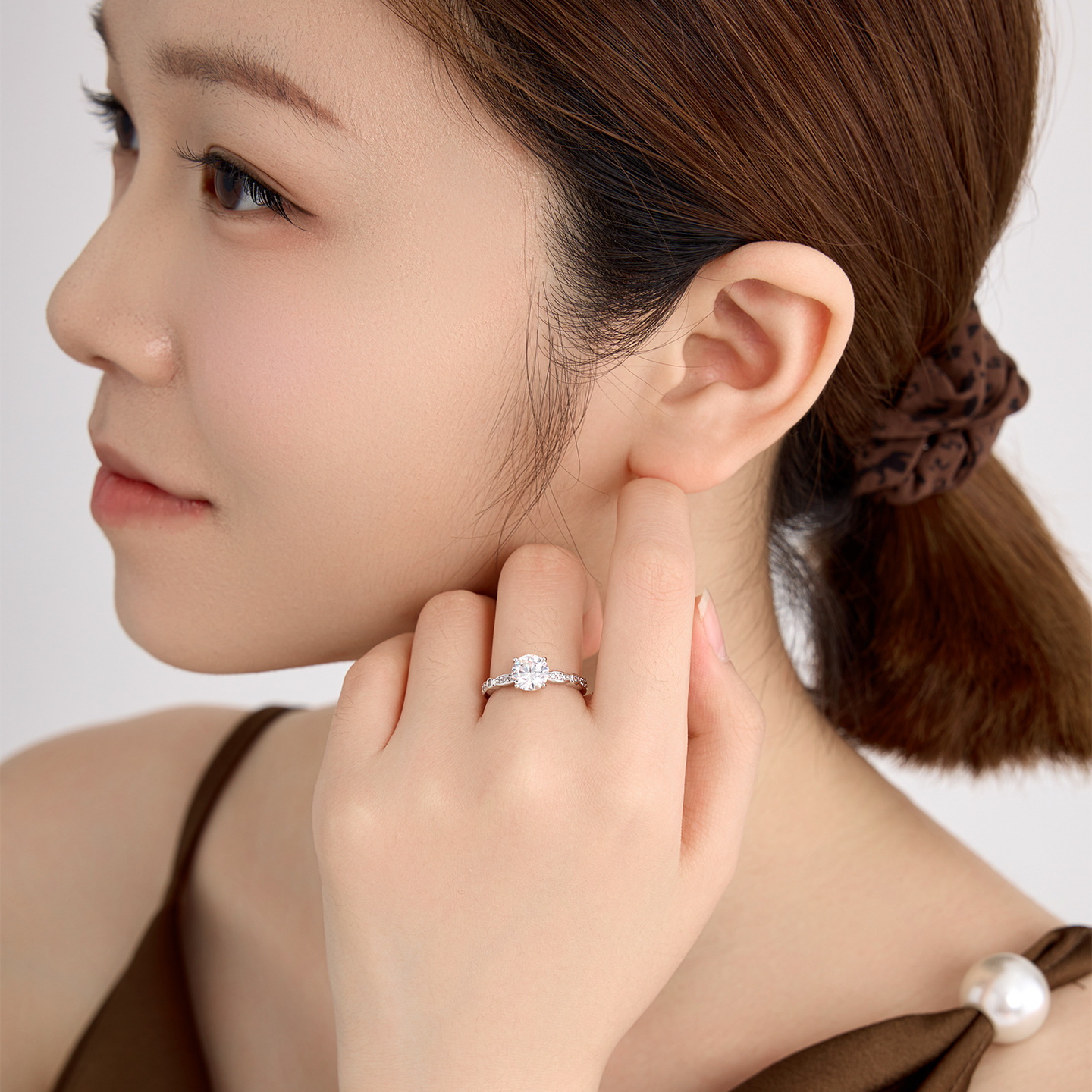 Xuping anillo de compromiso ligero de lujo japonés y coreano anillo de dama incrustado con gemas artificiales anillo de temperamento elegante mujer
