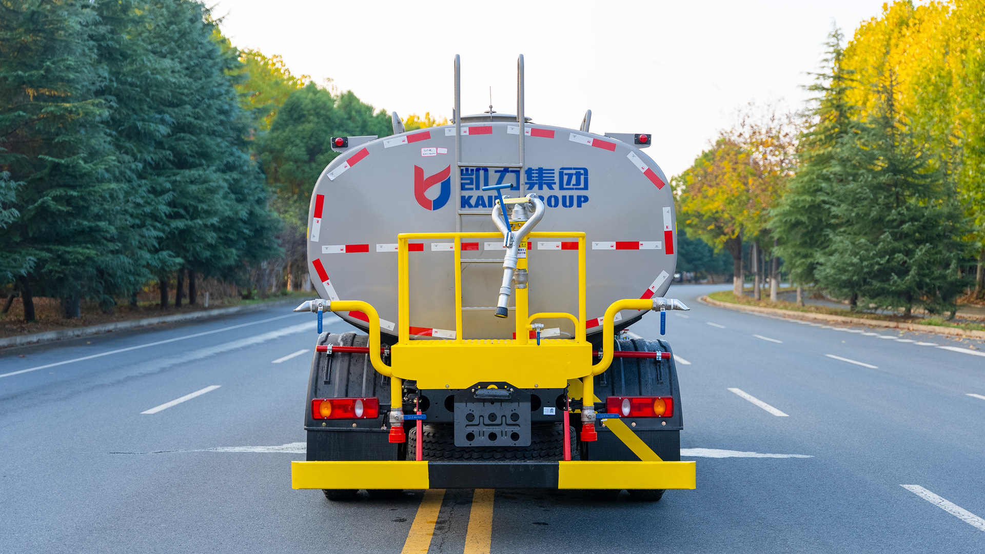 Huashen Kl5 Sprinkler Truck 12 Cubic Meters Road Sprinkler Spray Dust Reduction Municipal Construction Site Sprinkler Truck