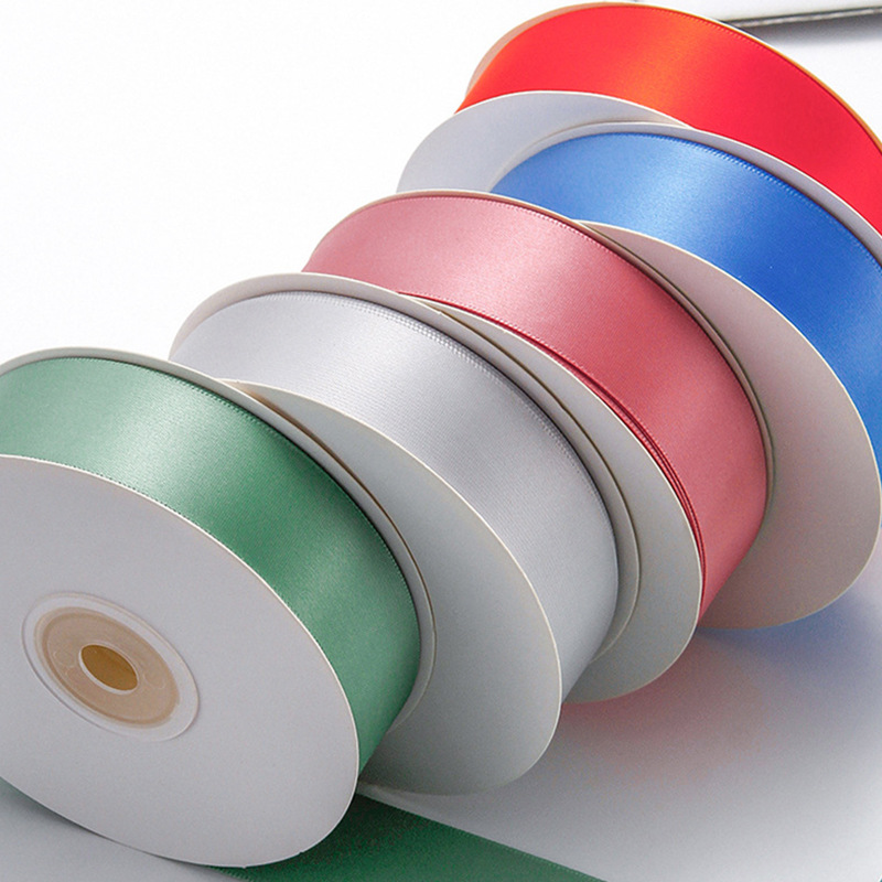 Cinta de regalo de cinta de color sólido de poliéster de una cara de 2,5 cm, cinta de embalaje, boda, cumpleaños, supermercado, tienda de conveniencia, cinta al por mayor