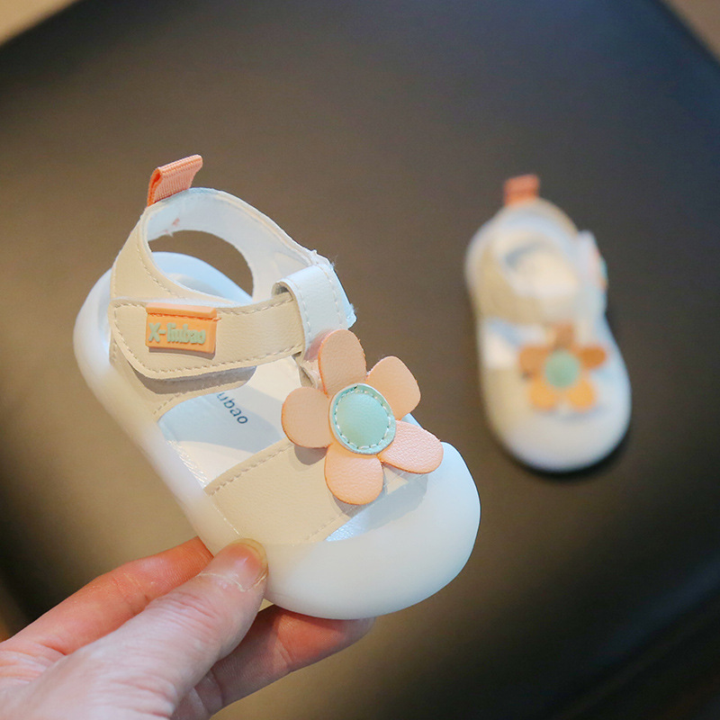 Sandalias de bebé femenino 2024 estilo de verano 0 uno 1-2 años bebé de suela blanda zapatos de princesa para niños pequeños zapatos para niñas 3