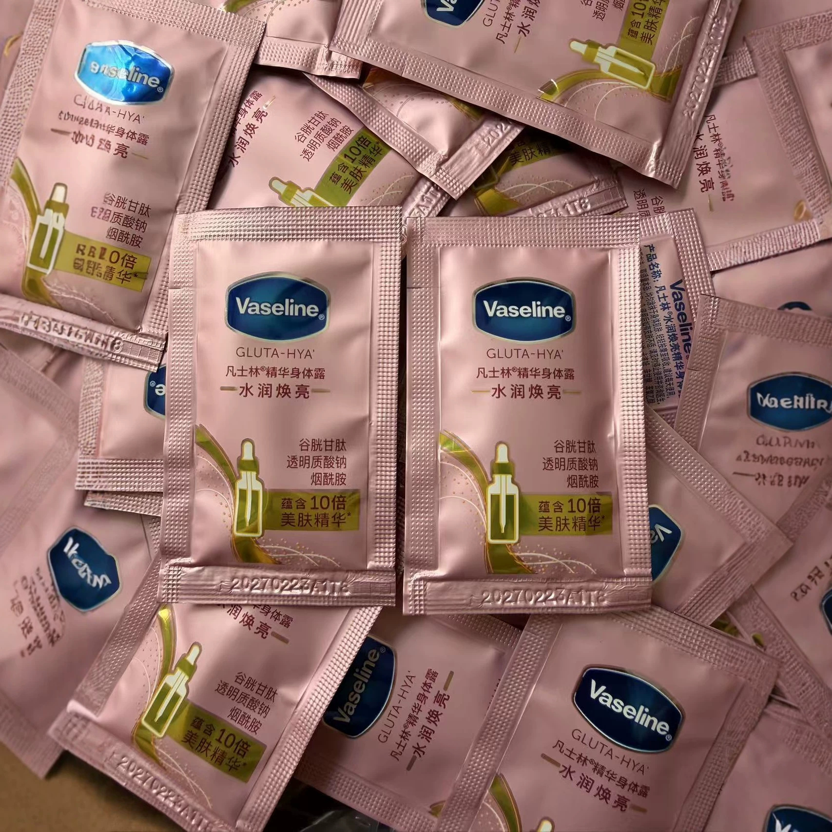 Wholesale Body Lotion Sachets with Vaseline and Niacinamide Beauty Essence, 5ml Portable Travel-Sized Body Lotion
