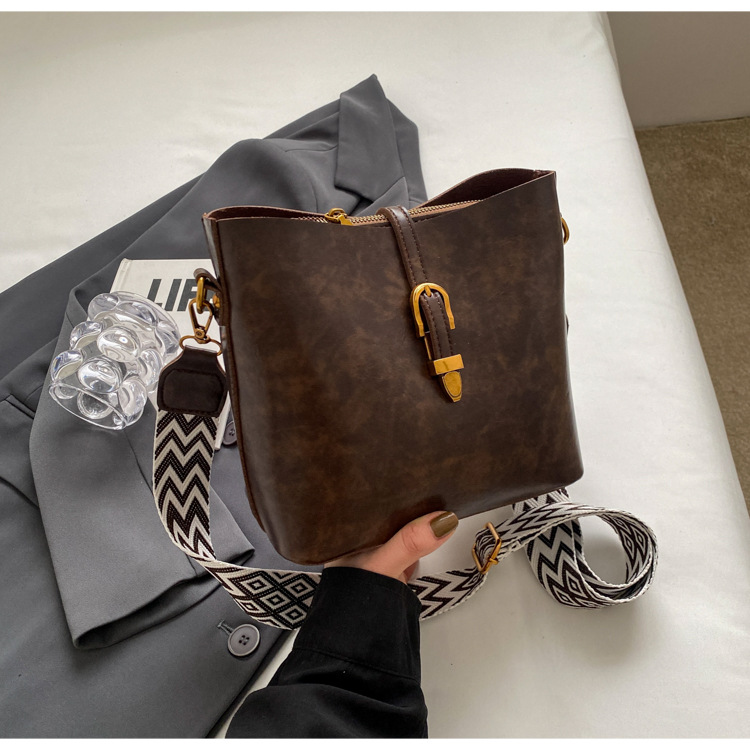 Bolso retro para mujer, con correa ancha, estilo moderno y elegante image 8