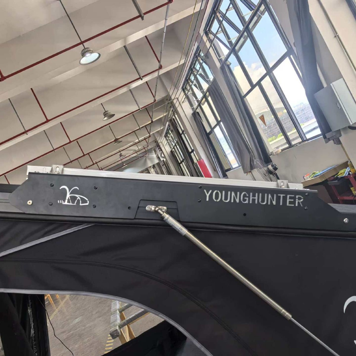 Elevación de altura de cojín personalizada se puede instalar en el techo solar fotovoltaico de la carpa automáticamente plegable al aire libre camping techo duro