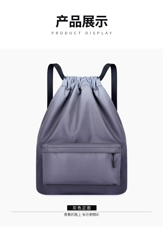 ビジネスはシンプルで、斜めにパソコンにまたがってファッション服を包んで旅行します。|undefined