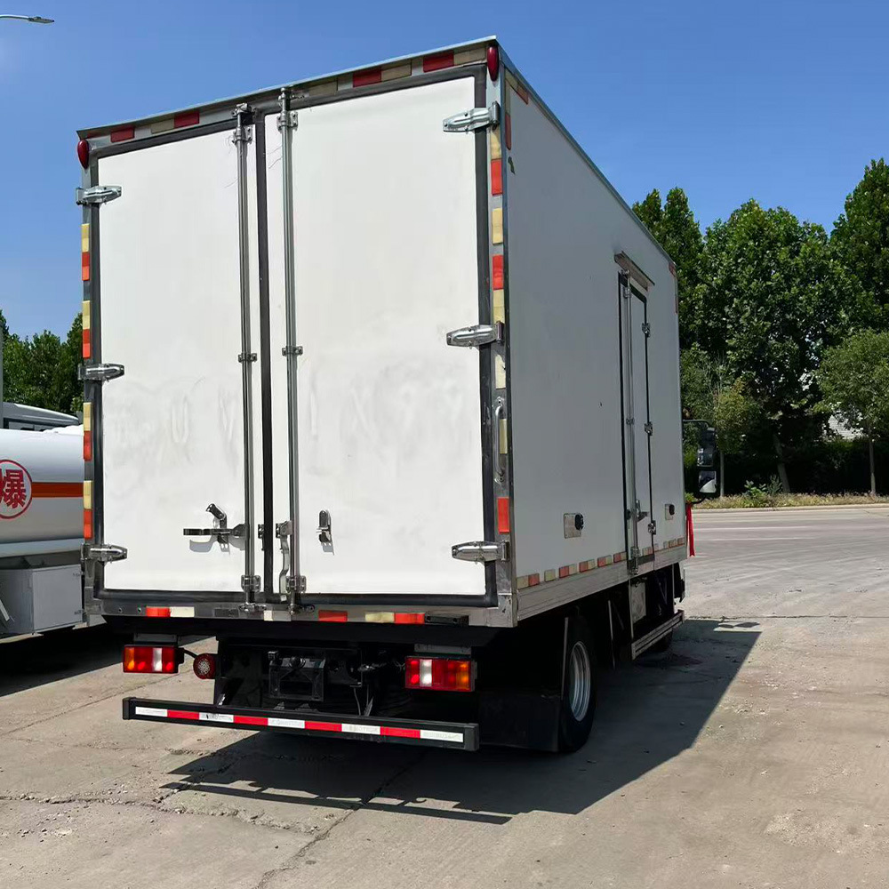 Market for HOWO front-four-wheel-rear-eight-wheel engineering dump trucks, transport vehicles, small cars, genuine XCMG cranes, motorcycles, and hand-operated vehicles