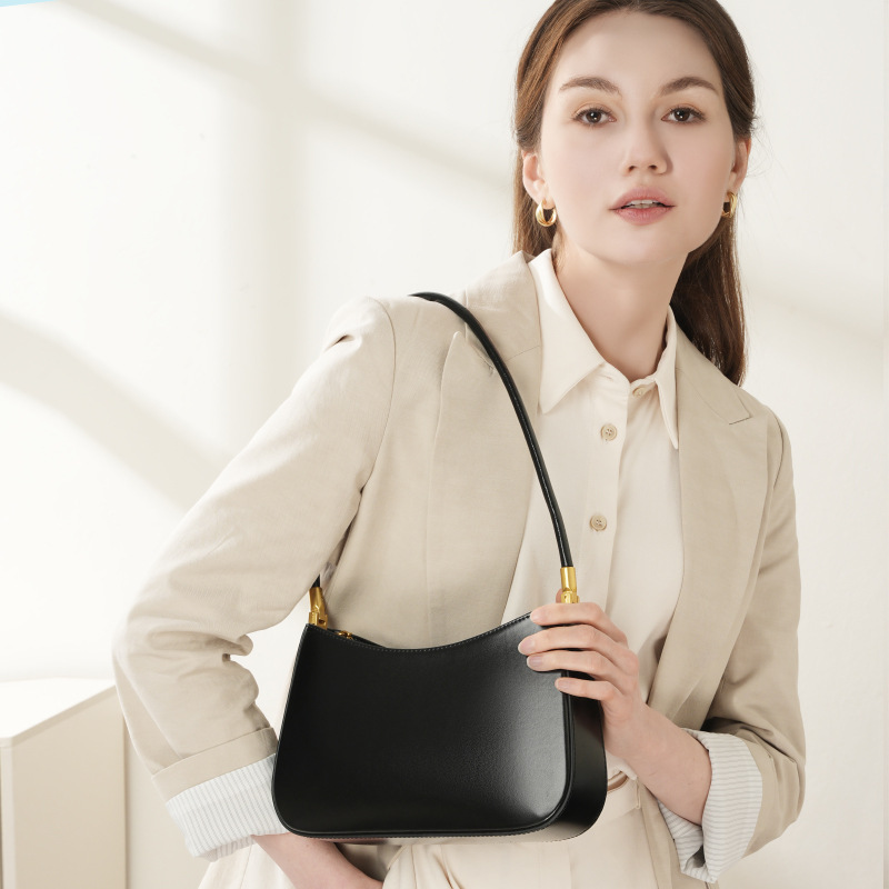 Spring/Summer New Niche Design Genuine Leather Commuter Baguette Bag 2026 French Style Underarm Shoulder Bag Retro Women's Handbag