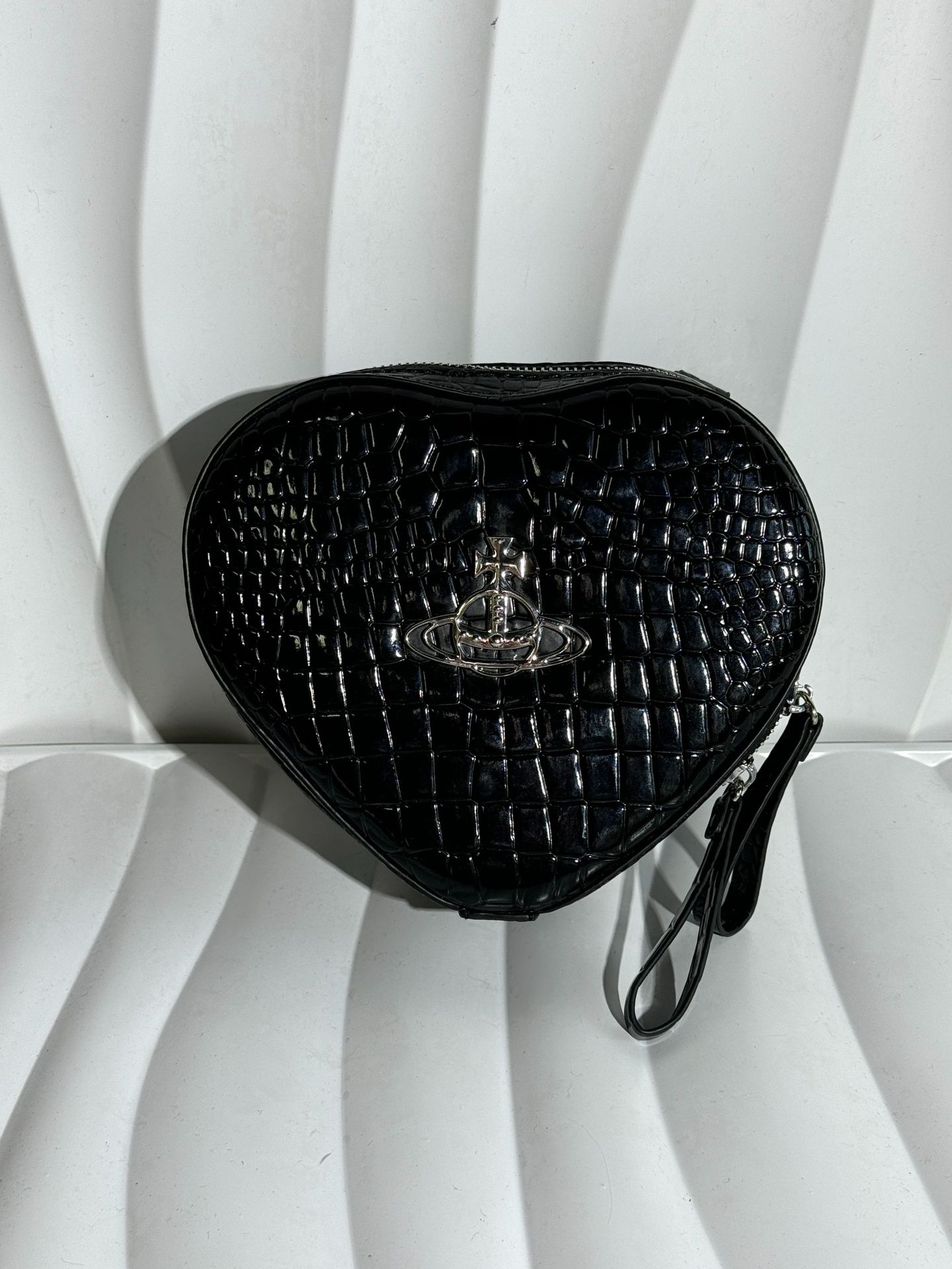 검은 악어 사랑 어깨