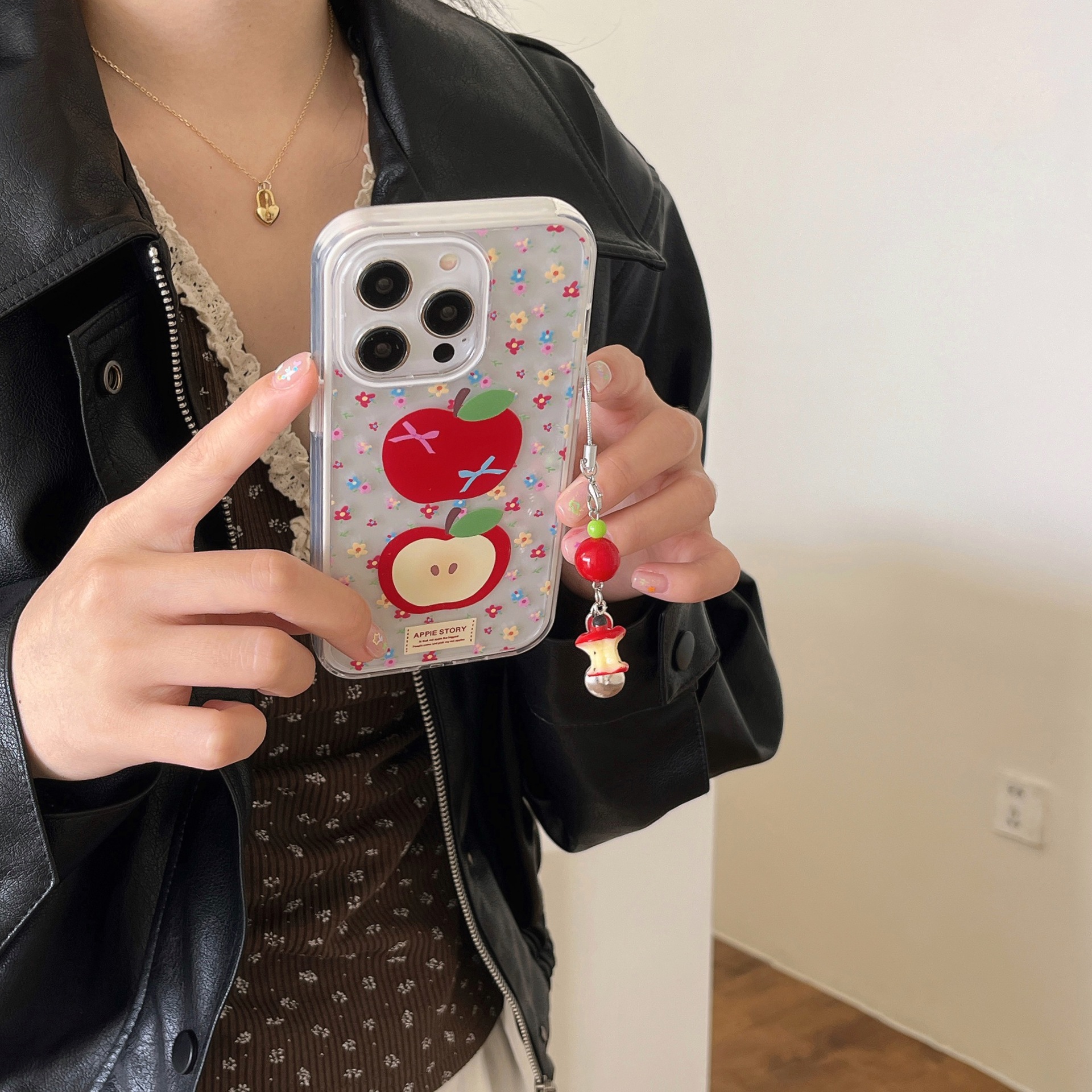 Divertido color fresco rojo manzana para iPhone 16 funda para teléfono móvil 15ProMax femenino 14/13 colgante 16P