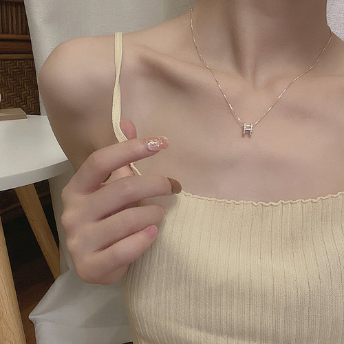 Japanese and Korean ins fashion H letter pendant necklace  new niche versatile clavicle chain female internet celebrity necklace