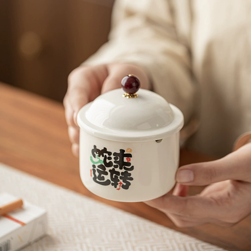 Ceramic lidded ashtray, anti‑ash desktop ashcan, engraved designs, compact 0.03 kg