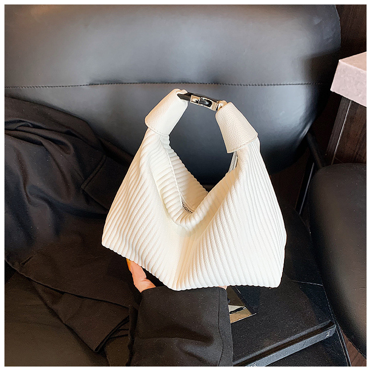 A niche hand-held pleated bag for women in the summer of 2025, a trendy and retro underarm bag, and a versatile Instagram single-shoulder crossbody bag undefined