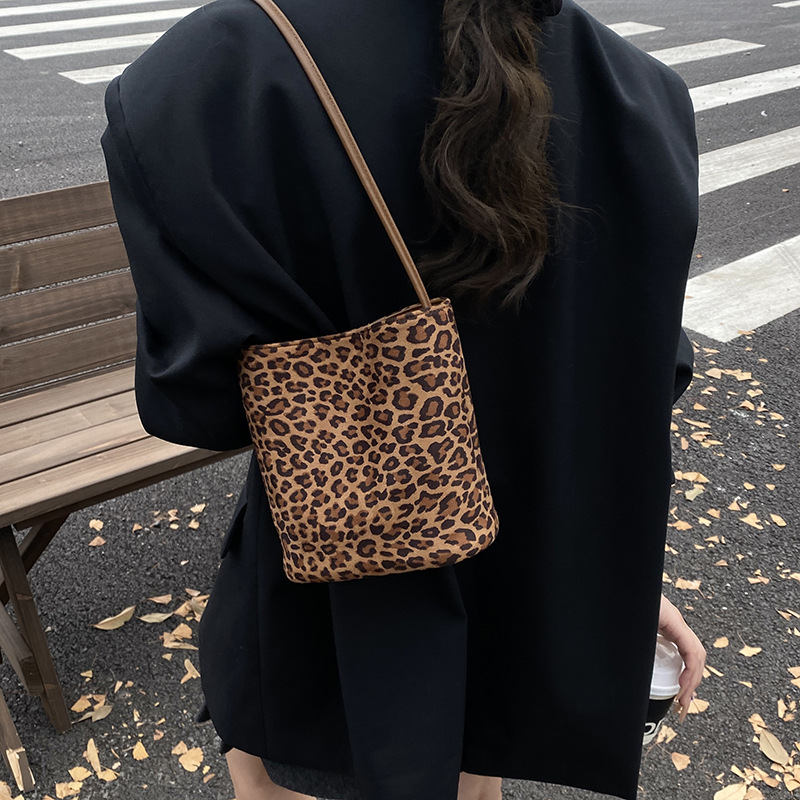 Borsa a spalla in velluto leopardato per donna borsa crossbody_voghion.com