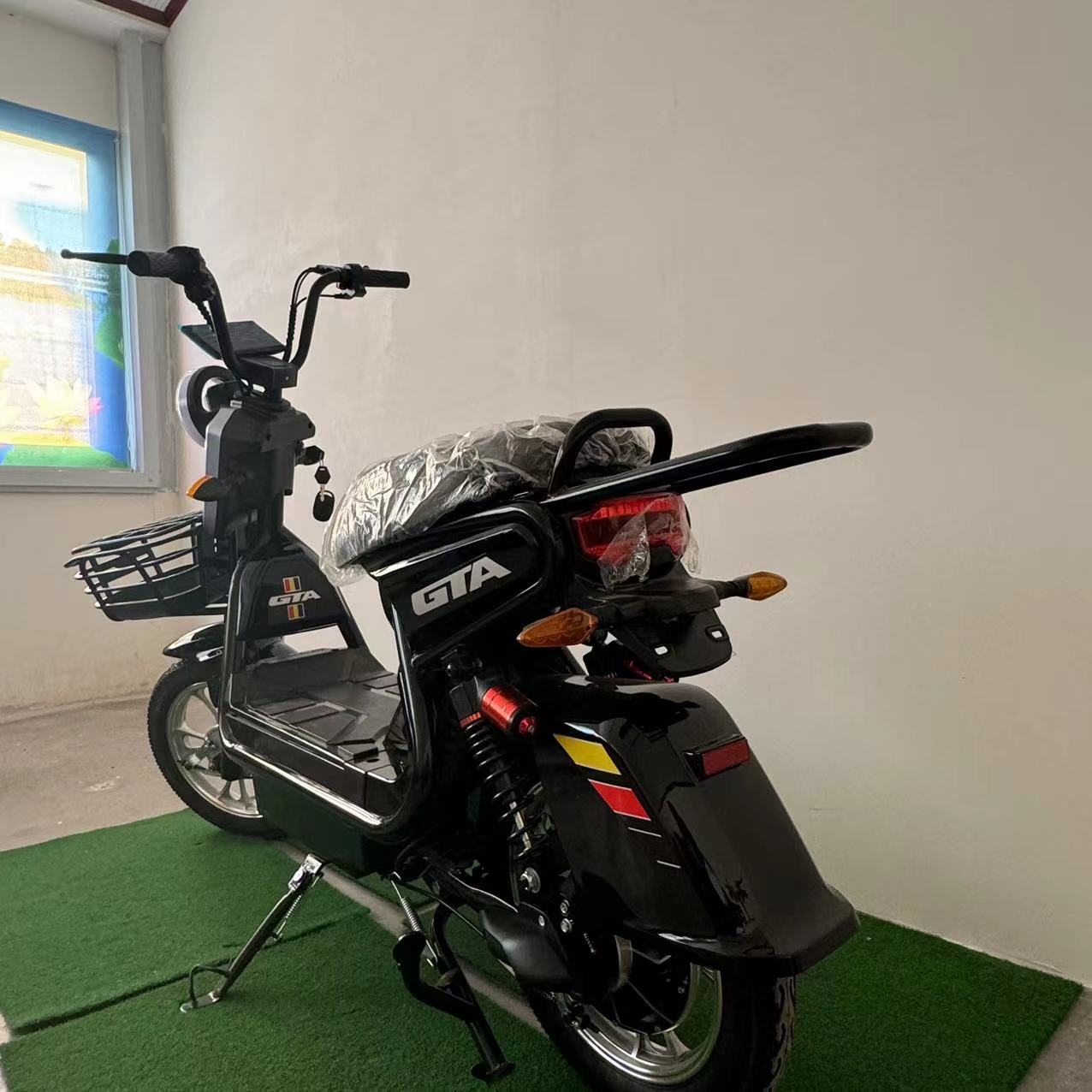 Manufacturer Electric Car Adult Two-Wheel Luxury Electric Bicycle Small Battery Car Vacuum Tire Extremely Cool S Electric Motorcycle