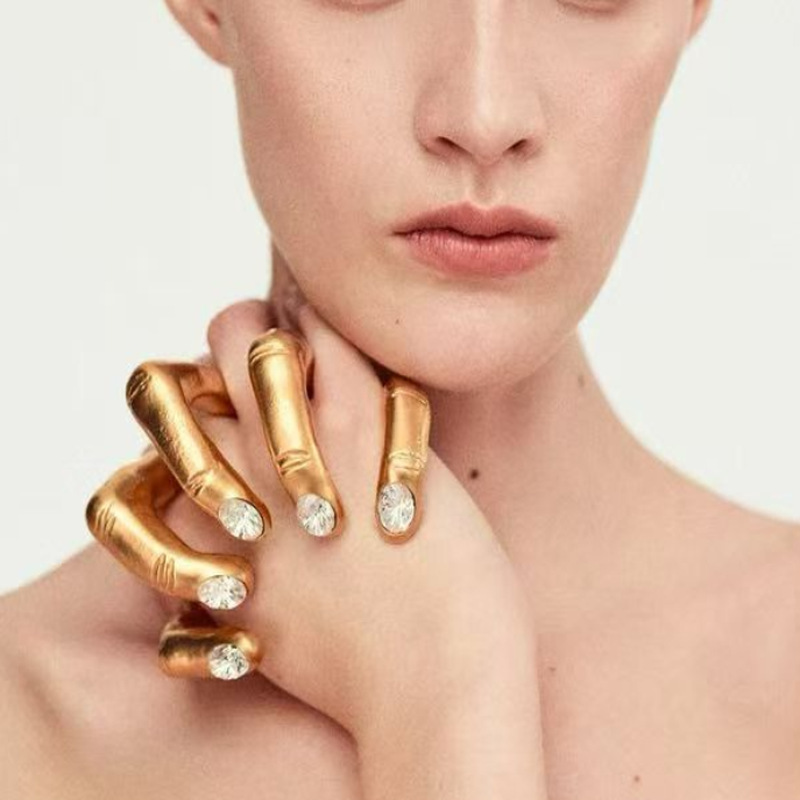 Unique Niche Design with a Sense of Craftsmanship, Fashionable and Sophisticated Light Luxury Ring with Hands Together in Prayer Style, European and American Style