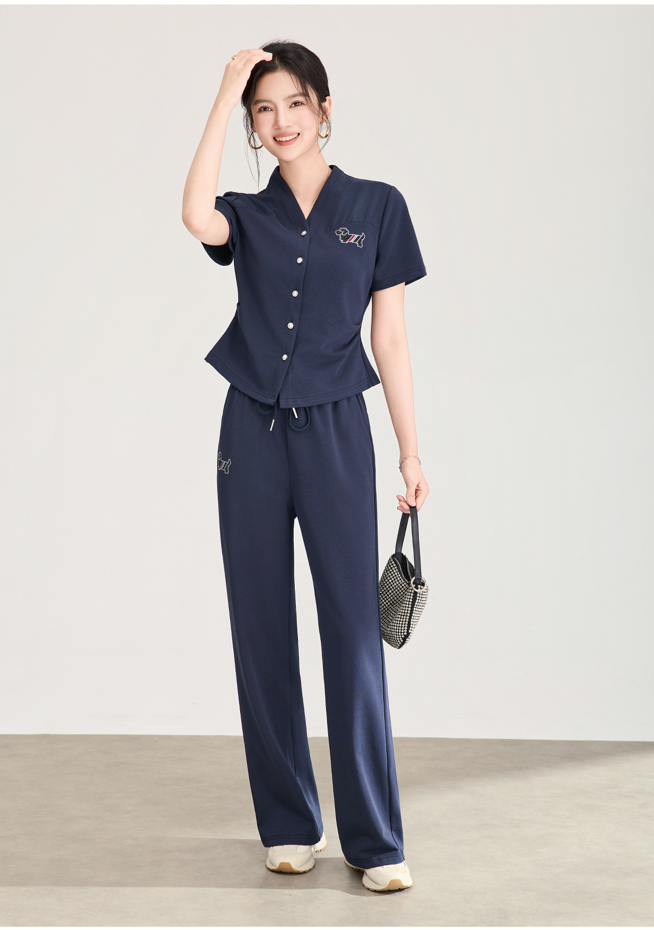 Bộ thể thao nữ mùa hè áo thun cổ tròn tay ngắn + quần ống rộng cao cấp — màu xanh navy chi tiết 4