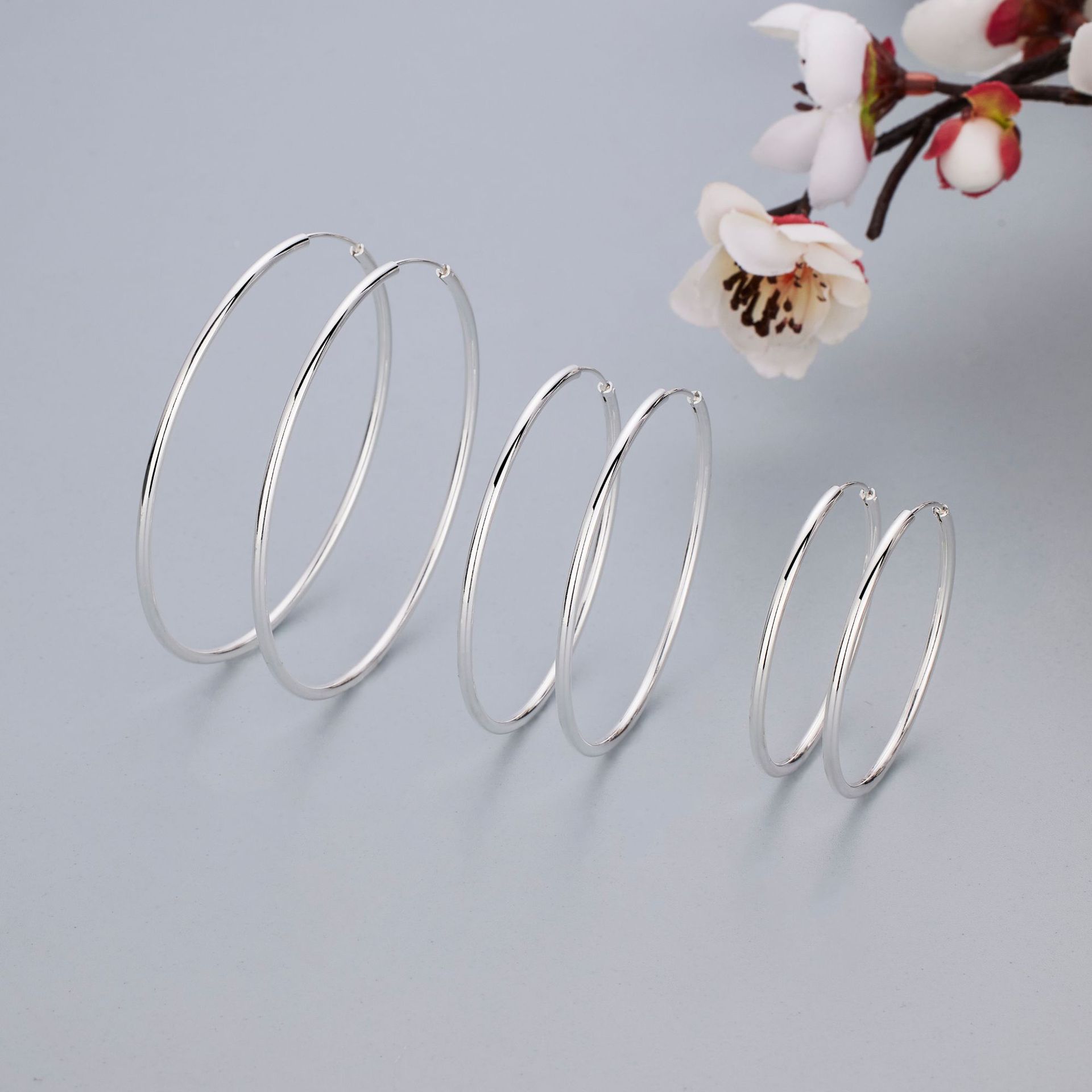 Copper-Plated Silver Glossy Hollow Earrings for Women, Korean Fashion Exaggerated Large Circle Earrings, Unique Hoop Earrings Wholesale