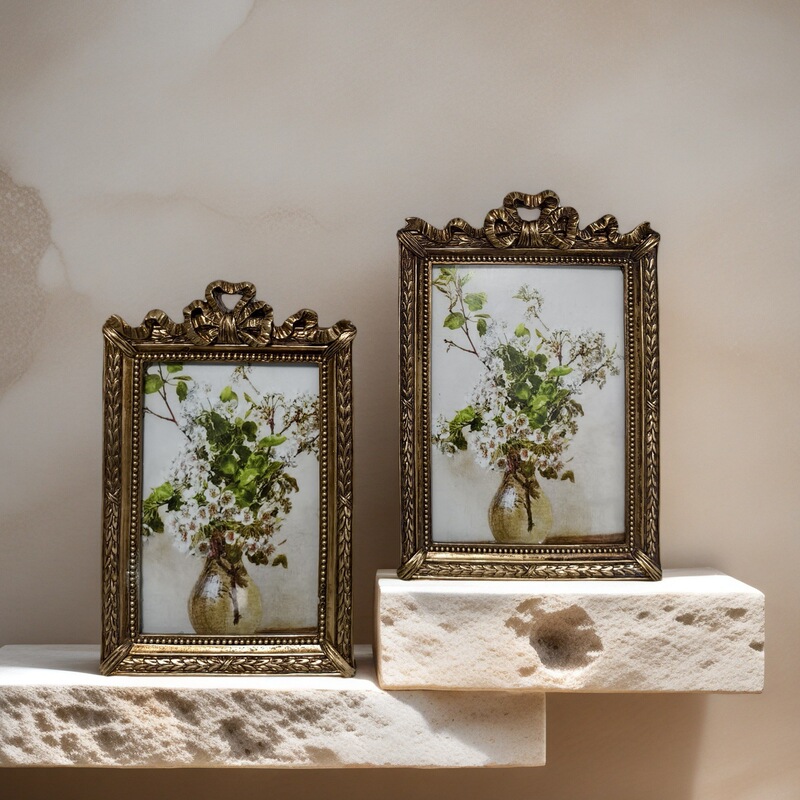 Golden Photo Frame European Relief Picture Frame Home Wall Decoration Literary Carved Wall Hanging Photo Hanging Decorative Picture Frame