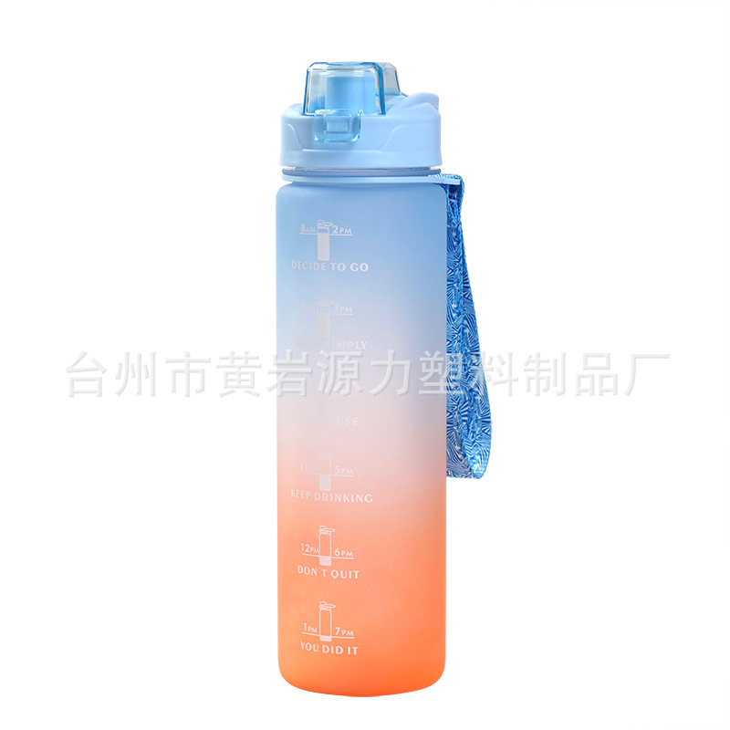 Nueva moda de gran capacidad al aire libre esmerilado taza de plástico gradiente deportes botella de agua portátil colorido espacio taza de bebida directa