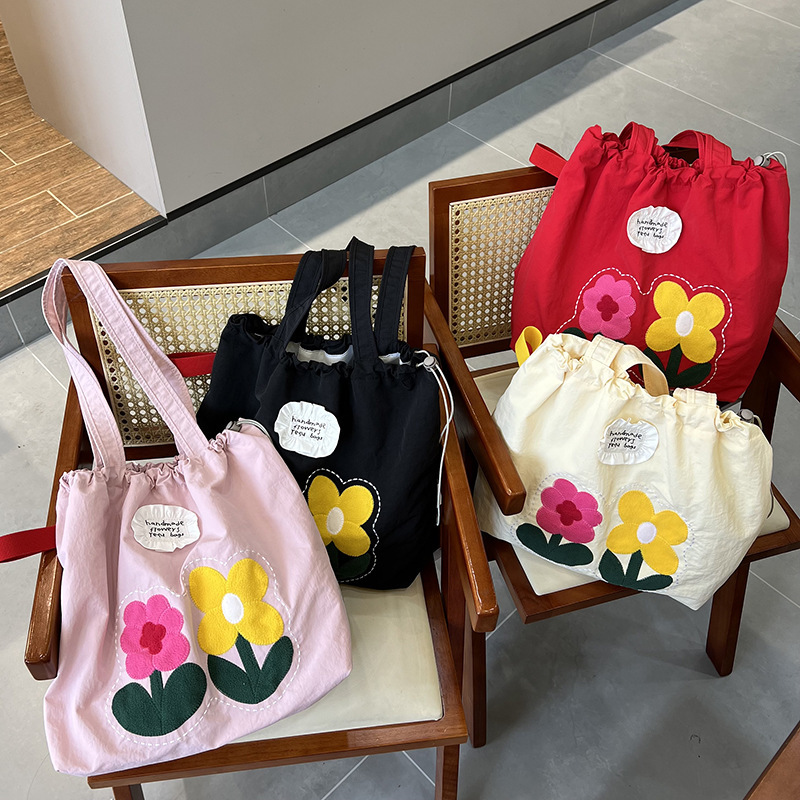 Spring and Summer New Small Floral Fabric Bag Trendy Embroidered Flower Tote Bag Fashion 2025 Ins Style Bag for Women Commuting to Work