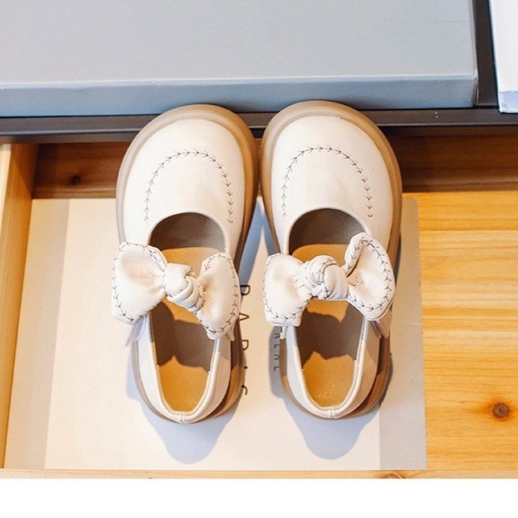 Zapatos de cuero de niñas primavera y otoño 2026 nuevos zapatos de niñas zapatos de arco suave zapatos princesa zapatos de espectáculo de niños