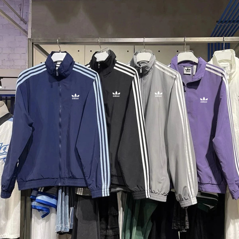 Three-stripe jacket, unisex sweatshirt, new spring and autumn top, casual loose-fitting sports cloverleaf couple's jacket Three-stripe jacket, unisex sweatshirt, new spring and autumn top, casual loose-fitting sports cloverleaf couple's jacket