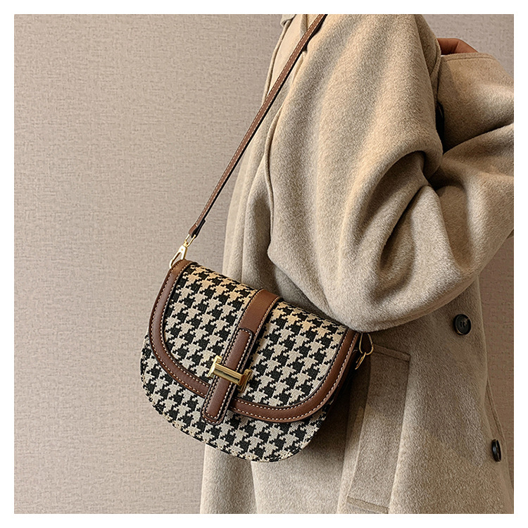 2023 Frühjahr neue Live-Übertragung Satteltasche karierte Umhängetasche Textur Hahnentritt einzelne Schulter Umhängetasche Damentasche_voghion.com