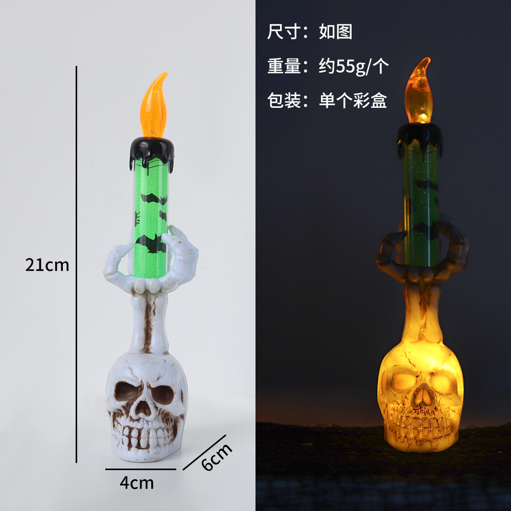 Calavera grande con luz verde de mano.