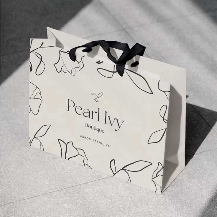 Yisheng Packaging Bag Paper Bag Customized Gift Bag Luxury Designer Gift Packaging Paper Bag with Ribbon Handle Large Yisheng Packaging Bag Paper Bag Customized Gift Bag Luxury Designer Gift Packaging Paper Bag with Ribbon Handle Large