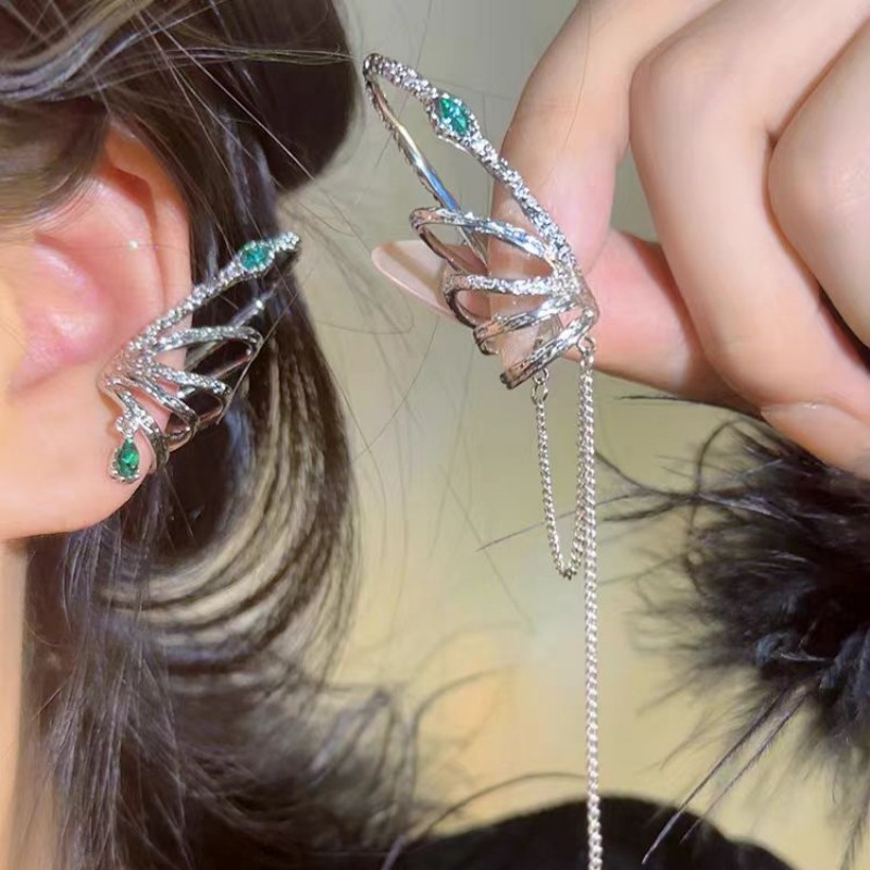Design asymmetrical ear clips