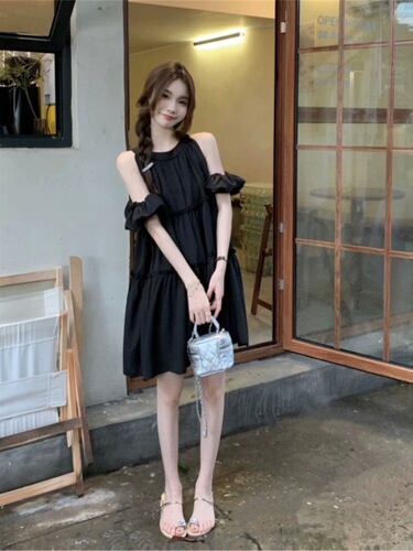 Off-the-shoulder sweet temperament small dress for women's summer 2025 new style gentle style loose slimming round collar skirt