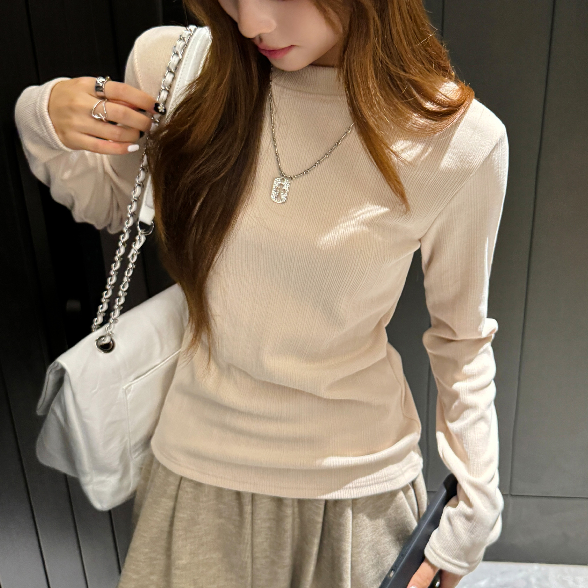 Carefully Selected Autumn and Winter New Brushed Bottoming Shirts for Women, High-End Niche Inner Tops, Pure Color Right Shoulder Long-Sleeved T-Shirts