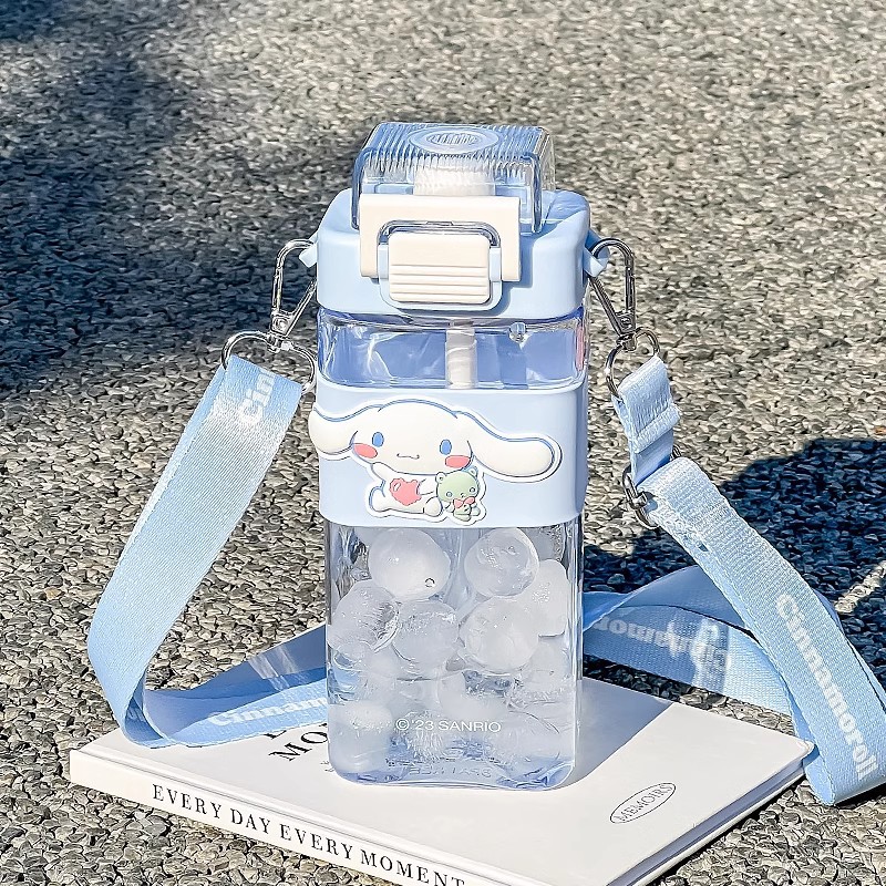Taza de agua para niños Sanrio - Para verano y niñas, nueva 2025, botella de agua para escuela, primaria y jardín de infantes, con correa de mensajero