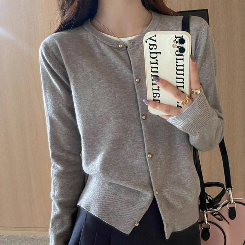 New Gray Knitted Cardigan for Women in Autumn, High-End Sweater Jacket, Early Autumn Thin Long-Sleeved Top