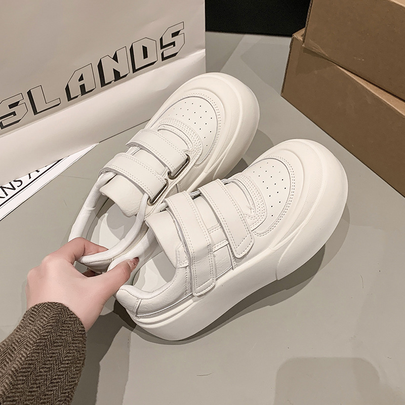 Masovismo de primavera de 2025 nuevos zapatos casuales de suela gruesa con velcro para aumentar la altura de un solo zapato para estudiantes zapatos blancos pequeños