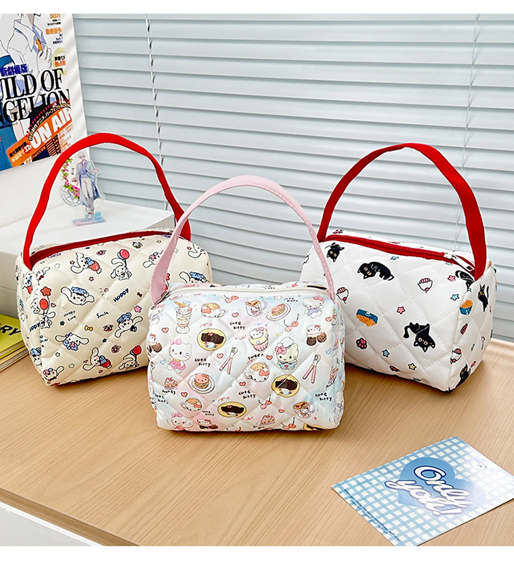 Japanese-style cartoon cat makeup bag with high appearance standards, a three-dimensional large-capacity travel storage bag for girls to wash up when going out, a trendy hand details Picture