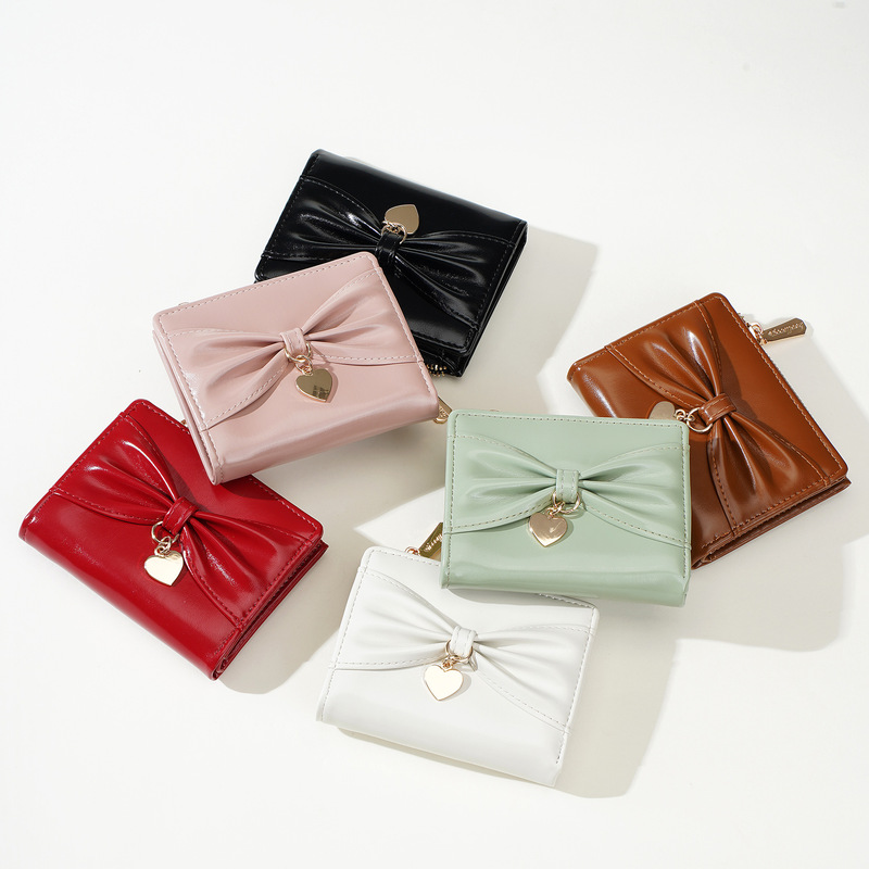 Highly stylish and lightweight women's wallet with bow and heart-shaped design, exquisite coin purse and card holder, large capacity with multiple card slots and coin pocket Highly stylish and lightweight women's wallet with bow and heart-shaped design, exquisite coin purse and card holder, large capacity with multiple card slots and coin pocket