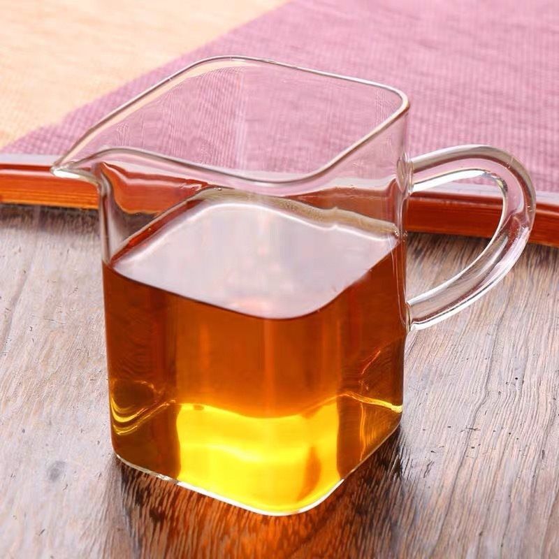Comercio al por mayor de vidrio transparente gran té mar Kung Fu dispensador de té cuadrado justo taza de vidrio de borosilicato taza uniforme