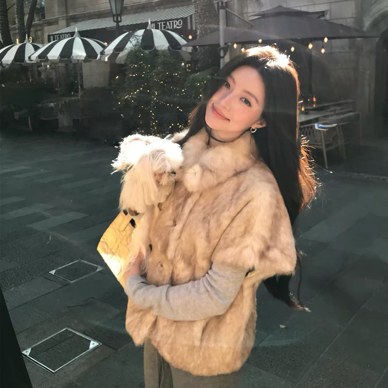 Korean-style rabbit fur integrated vest for women, 2026 new short warm coat, casual, slimming, and high-end Korean-style rabbit fur integrated vest for women, 2026 new short warm coat, casual, slimming, and high-end