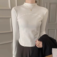 老板娘は同じタイプの半高襟のアーチ型の底のシャツの女性の秋冬の徳の絨毛の長袖のtシャツを修理して保温して底の上着を打ちます。