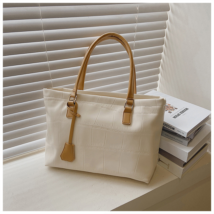 Fashion Stone Pattern Large-capacity Solid Color Soft Leather Handbag Wholesale Nihaojewelry display picture 12