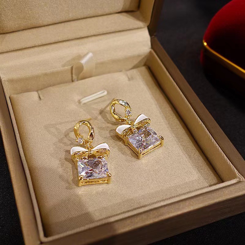 Retro black design square earrings with bow with zircon