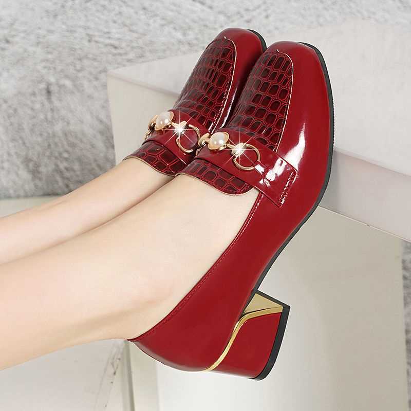 2023 spring and summer new women's shoes patent leather chunky heel summer women's shoes all-match soft bottom British style thick bottom small leather shoes