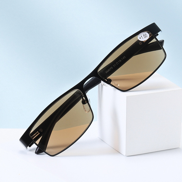 Fashionable glasses for elderly