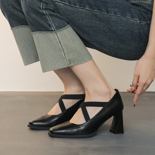 ��ʽ�͹ŷ��^�����ɾo���ָ�������Ь�tɫ�\���¸��@��СƤЬ�߸�