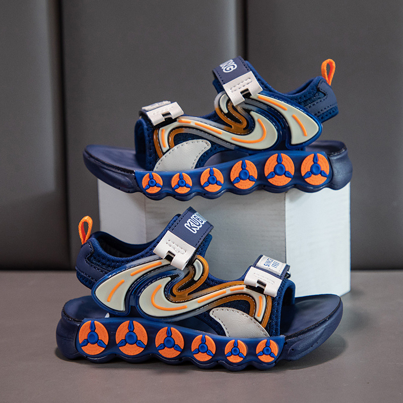 Fashionable children's sandals for boys