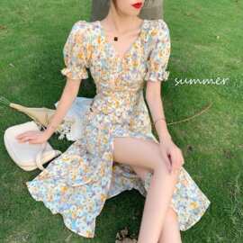 夏天显瘦裙子超仙女森系泡泡袖不规则赫本风碎花连衣裙女装批发潮
