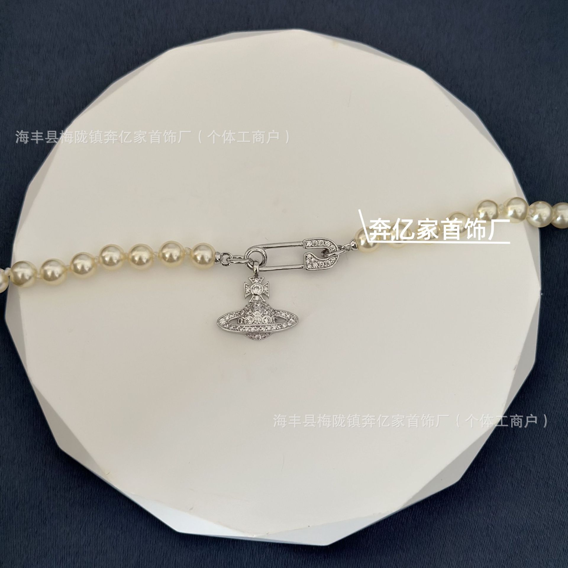 Silver pin pearl bracelet