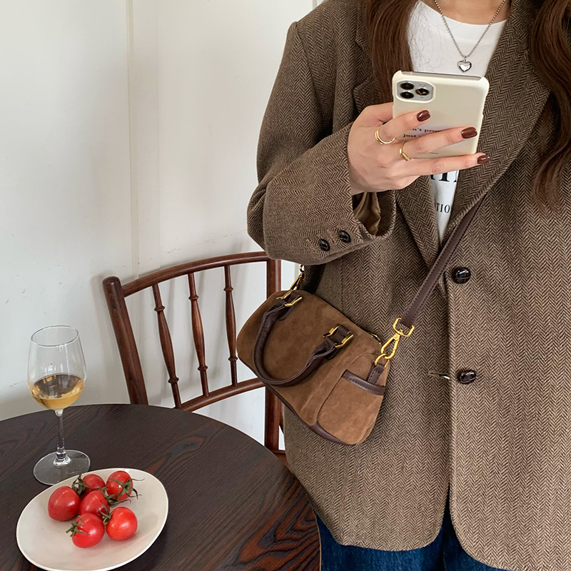 Korean version of autumn and winter new retro suede versatile shoulder diagonal span small bag, Boston portable women's bag pillow bag_voghion.com