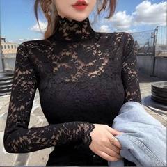 レースの底のシャツの女性の春と秋冬の洋風の中で半高襟の弾力性の上着の高級感の透かし彫りのネットの紗の小さいシャツを掛けます。