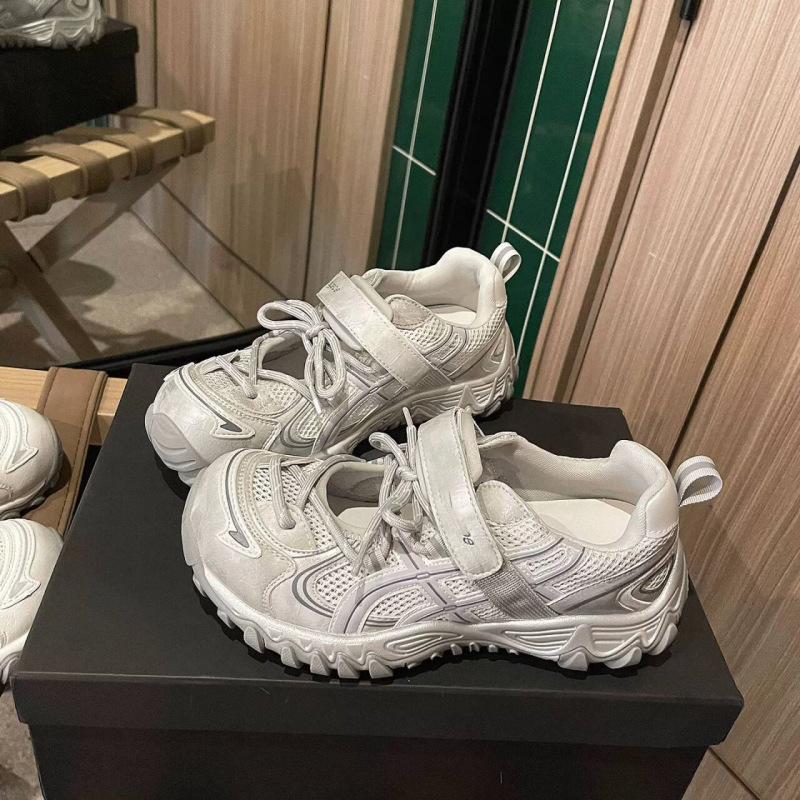 Zapatos de verano delgados sandalias 2026 primavera y verano nuevas funciones antideslizantes de suela gruesa moda cool zapatos deportivos casuales